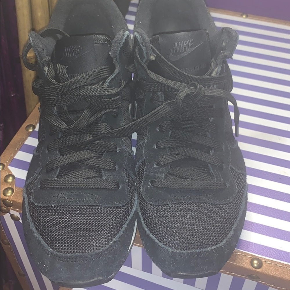 COPY - Nike Black Internationalist Mid
